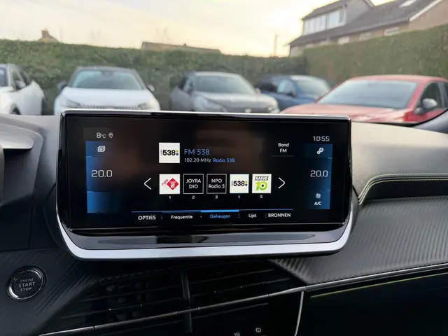 Peugeot 2008 1.2 Turbo 130 PK GT 2023 Benzine 24