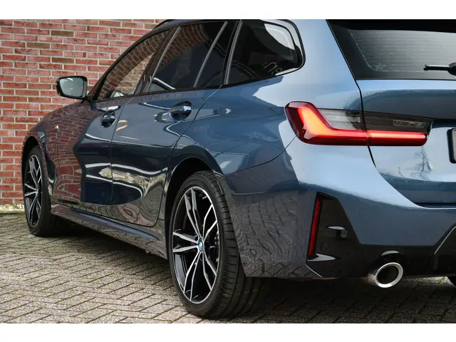 BMW 3 Serie Touring 330e M-Sport 2025 Hybride Benzine 34