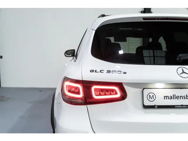 Mercedes-Benz GLC 300e 4MATIC 2021 Hybride Benzine 15