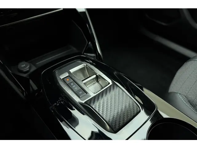 Peugeot 2008 1.2T Allure 130pk Automaat 2023 Benzine 28