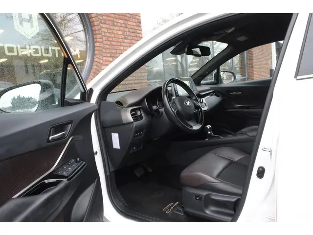 Toyota C-HR 1.8 Hybrid Executive 2019 Hybride Benzine 5