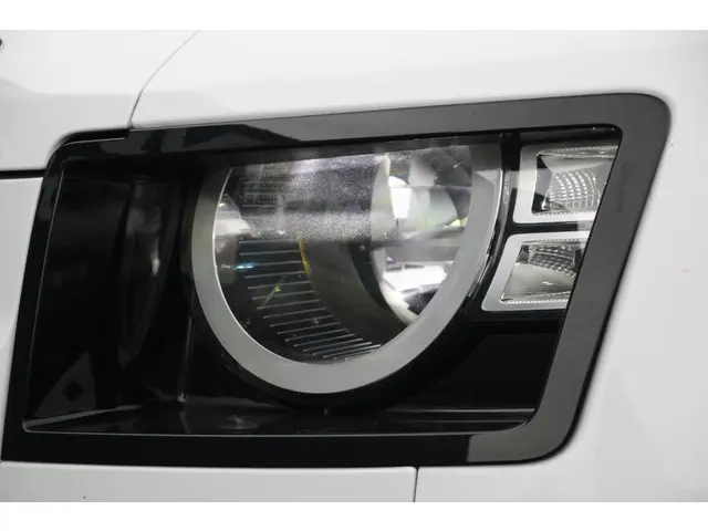 Land Rover Defender 90 D250 2021 Diesel 13