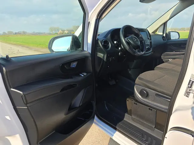 Mercedes-Benz Vito 114 CDI L2 H1 2022 Diesel 14