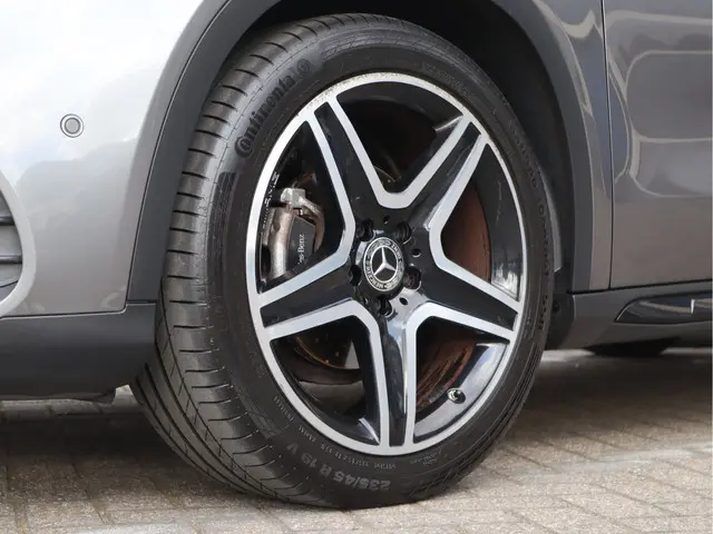 Mercedes-Benz GLA 180 AMG 2019 Benzine 11