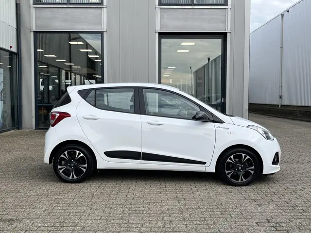 Hyundai i10 1.0i i-Motion Comfort 2015 Benzine 3