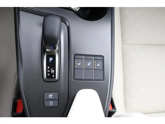 Lexus UX 300h Luxury Line 2024 Hybride Benzine 24