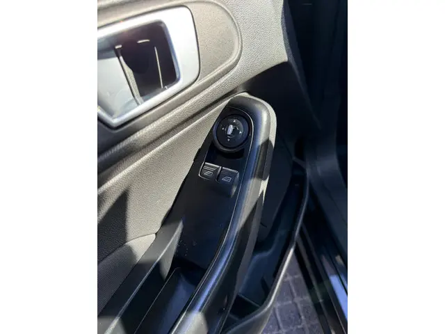 Ford Fiesta 1.0 48KW/65PK 5D 2014 Zwart 2014 Benzine 17