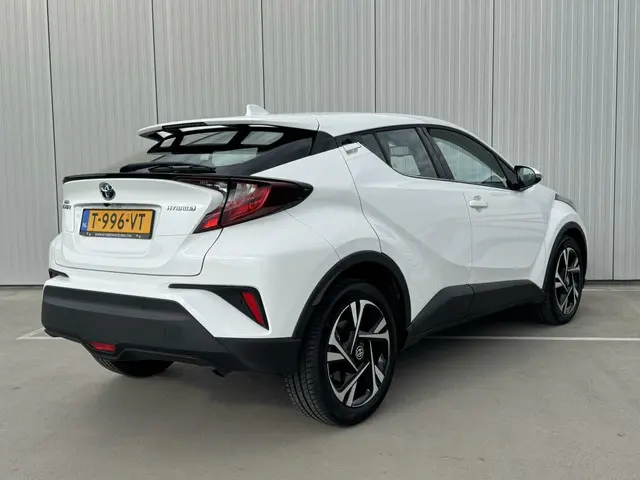 Toyota C-HR 1.8 Hybrid Dynamic 2023 Hybride Benzine 33