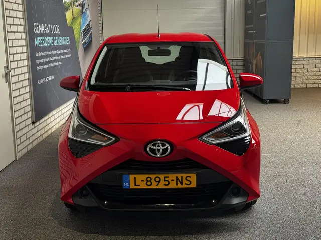 Toyota Aygo 1.0 VVT-i x-play automaat 2021 Benzine 5