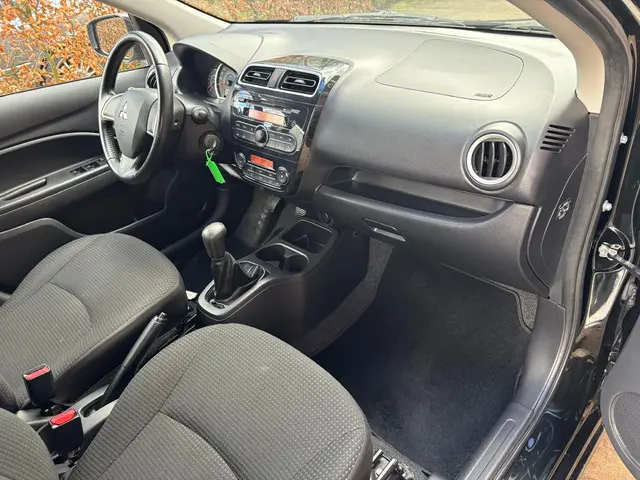 Mitsubishi Space Star 1.0 Bright 2015 Benzine 17