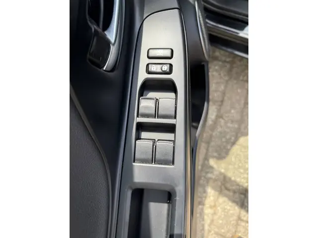 Toyota Yaris 1.5 Hybrid Energy Plus 2018 Hybride Benzine 24