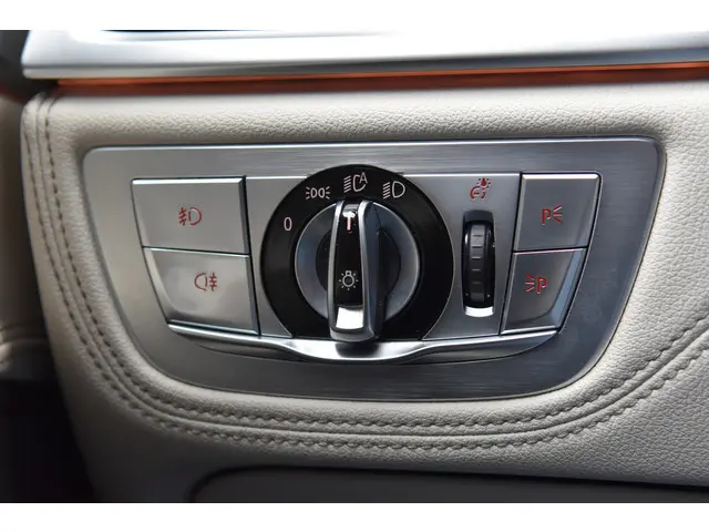 BMW 7 Serie 740Li High Executive 2016 Benzine 15
