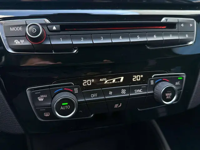 BMW X1 SDrive20i Executive, 1ste eigenaar 2017 Benzine 22