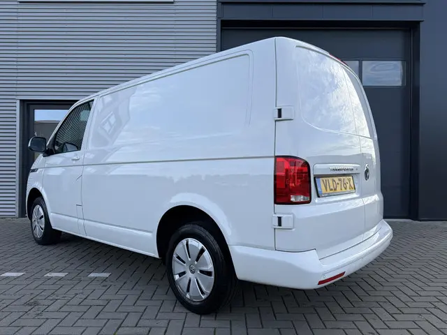 Volkswagen Transporter 2.0 TDI L1H1 28 2021 Diesel 4