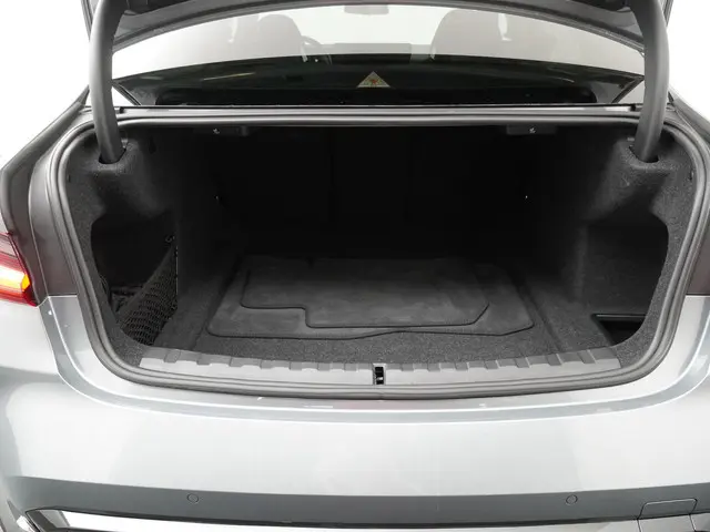 BMW M3 3-serie xDrive Competition 2025 Benzine 27