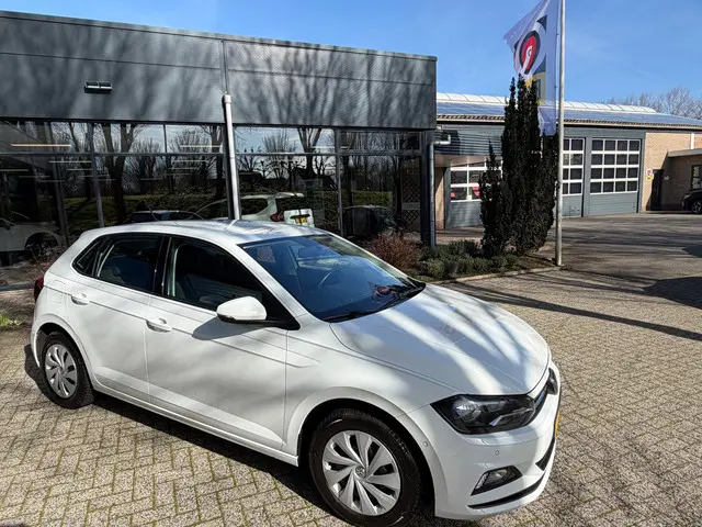 Volkswagen Polo 1.0 TSI Comfortline camera 2020 Benzine 8