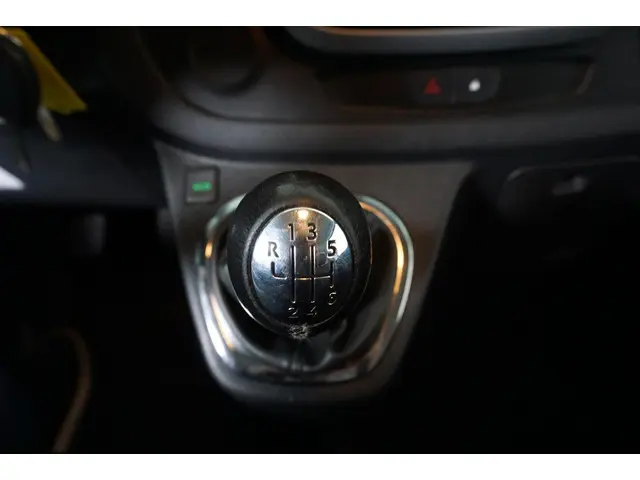 Nissan NV300 L1H1 Optima 2019 Diesel 10