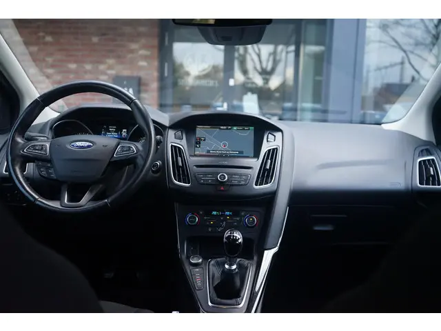 Ford Focus Wagon 1.0 EcoBoost Titanium 2016 Benzine 33