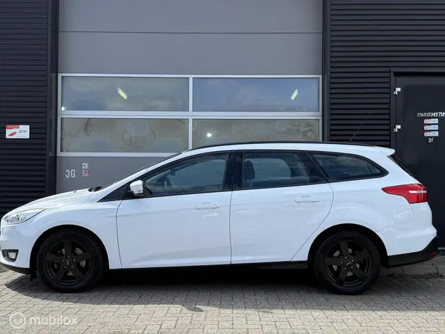 Ford Focus Wagon 1.0 Trend Edition 2015 Benzine 6