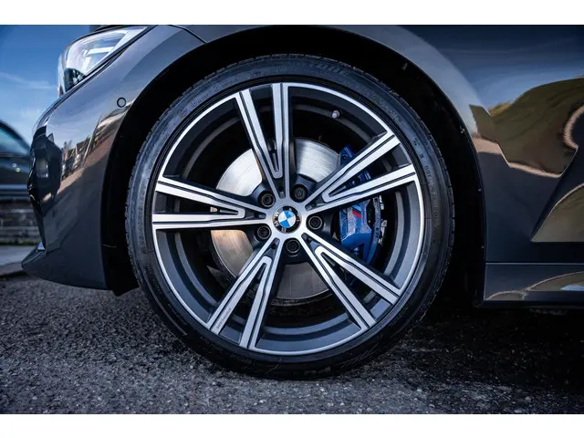 BMW 3 Serie 330i M-Sport 2019 Benzine 16
