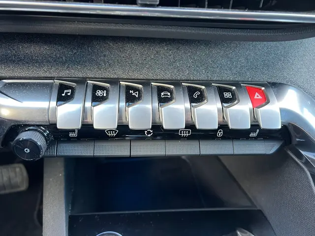 Peugeot 3008 1.2 PureTech Allure Automaat 2017 Benzine 27