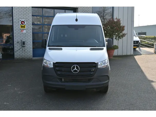 Mercedes-Benz Sprinter 2