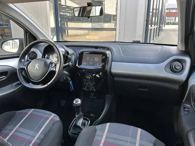 Peugeot 108 1.2 VTi Allure 2014 Benzine 21