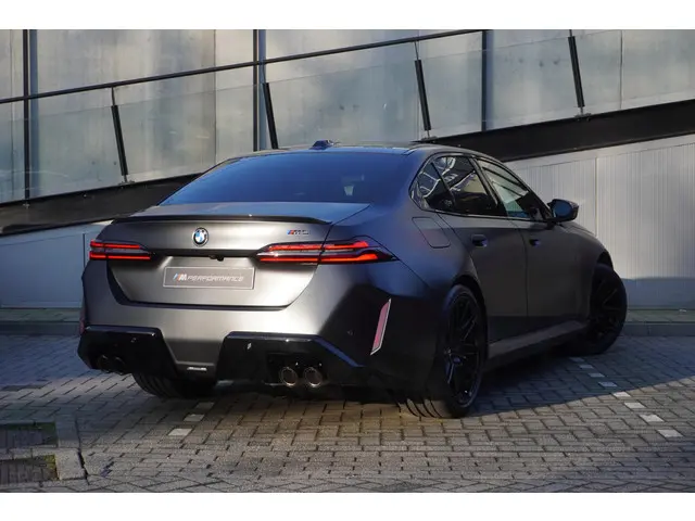 BMW M5 Sedan 2026 Hybride Benzine 2