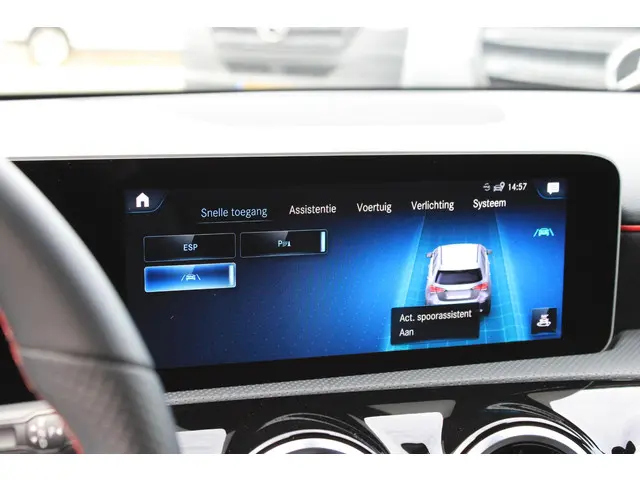 Mercedes-Benz A-Klasse 180 AMG 2019 Benzine 8