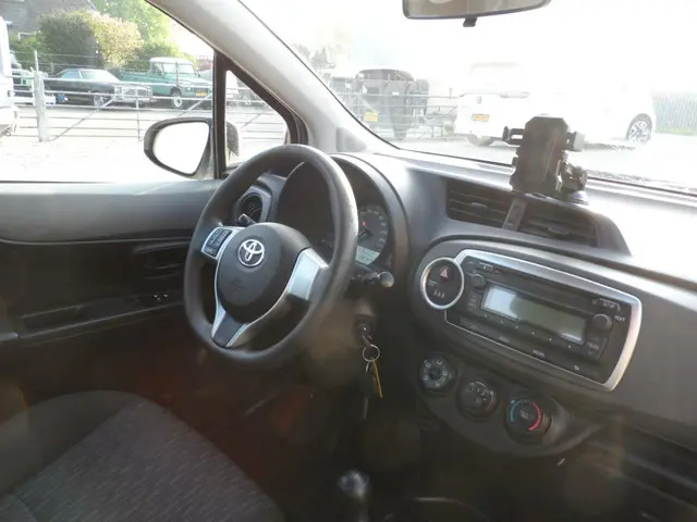 Toyota Yaris 1.0 VVT-i Now 2014 Benzine 7