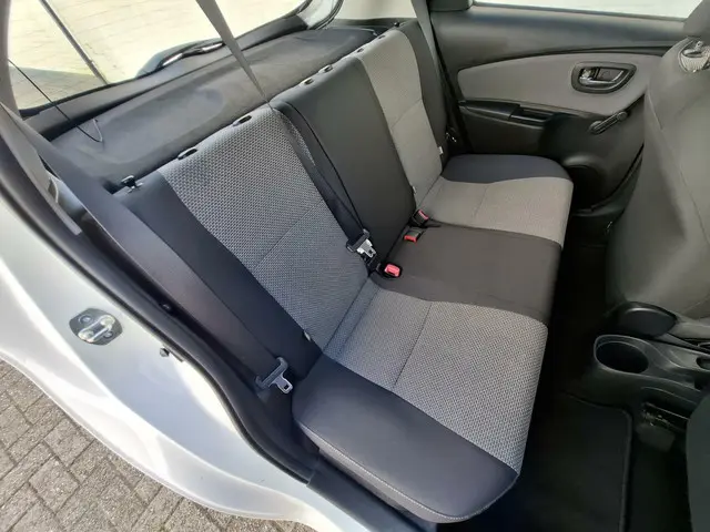 Toyota Yaris 1.5 Hybrid 2017 Hybride Benzine 32
