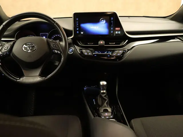Toyota C-HR 1.8 Hybrid Executive 2019 Hybride Benzine 4