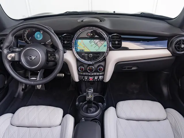 MINI Cooper Cabrio Aut. 2022 Benzine 9