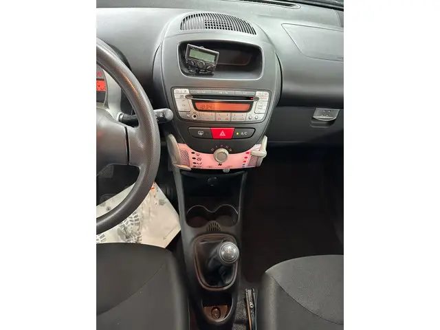 Toyota Aygo 1.0 VVT-i Now 2013 Benzine 8
