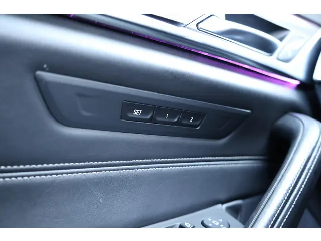 BMW 5 Serie M550i xDrive Executive 2018 Benzine 37