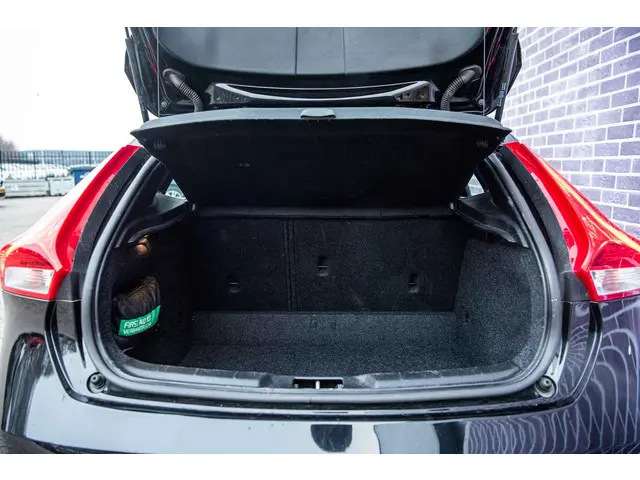 Volvo V40 2.0 T4 Business Sport 2017 Benzine 28