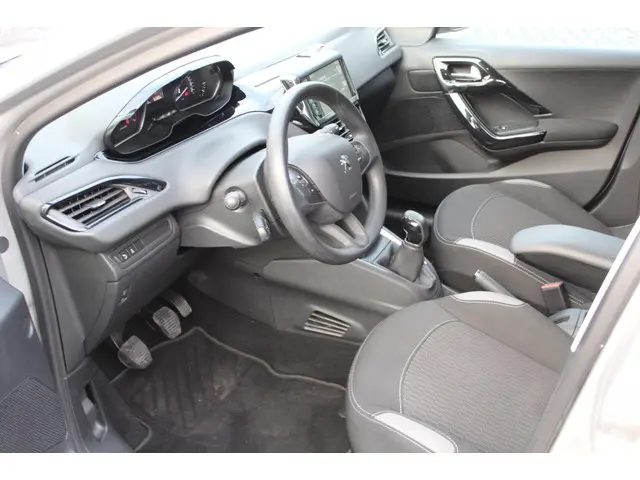 Peugeot 208 1.2 PureT. Blue Lion 2016 Benzine 10