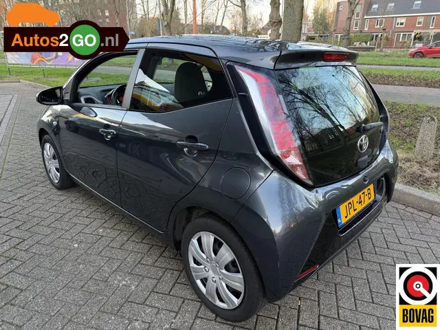 Toyota Aygo 1.0 VVT-i x-play 2014 Benzine 14