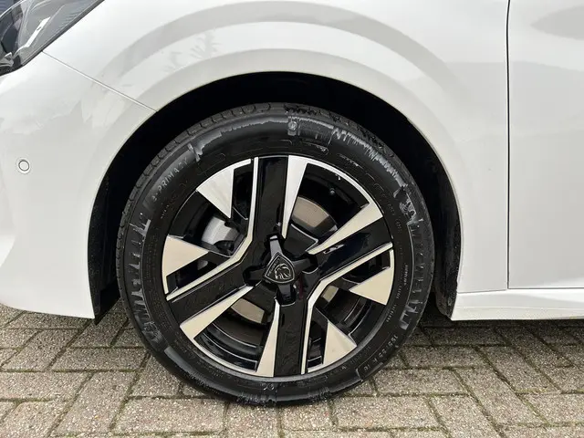 Peugeot 208 1.2 Turbo 100 PK Allure 2024 Benzine 39
