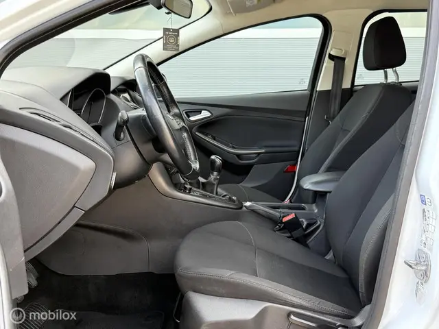Ford Focus Wagon 1.0 Trend Edition 2015 Benzine 17