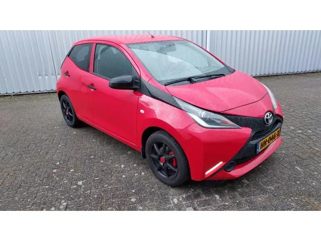 Toyota Aygo 1.0 VVT-i x-now 2015 Benzine 3