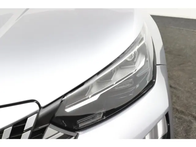 Peugeot 2008 1.2 Hybrid 136 GT 2024 Hybride Benzine 33