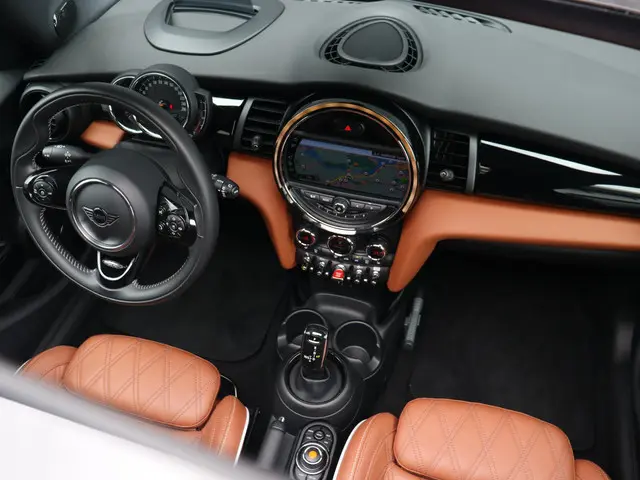 MINI 5-Deurs Cooper 2020 Benzine 13