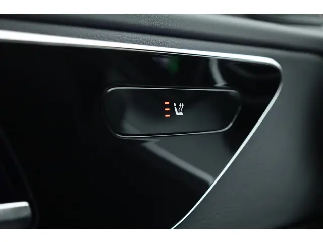 Mercedes-Benz C-Klasse 200 AMG Line 2022 Hybride Benzine 9