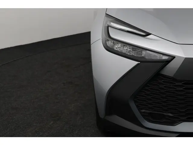 Toyota C-HR 1.8 Hybrid 140 Active 2025 Hybride Benzine 31
