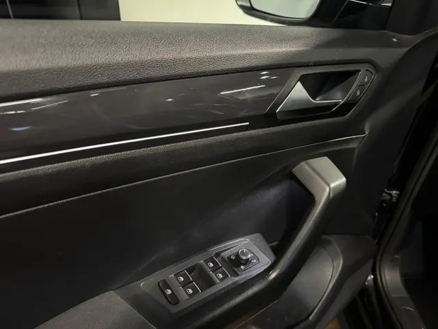Volkswagen T-Roc 1.5 TSI Sport ACC PANO' 2018 Benzine 31