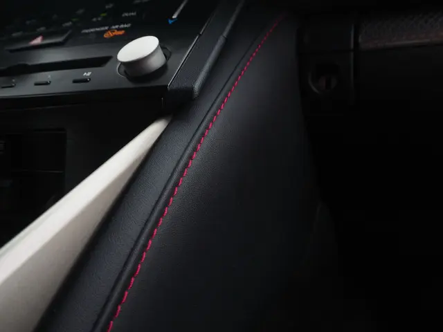 Lexus IS 300h F Sport Line 2014 Hybride Benzine 24