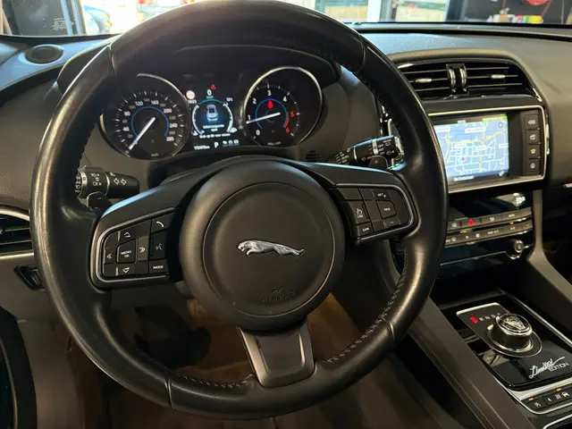 Jaguar F-PACE 2.0 Portfolio AWD 20d - Trekhaak 2017 Diesel 13