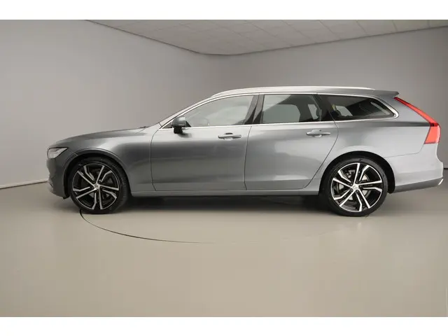 Volvo V90 2