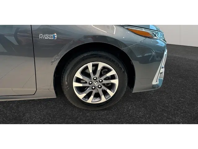 Toyota Prius 1.8 Plug-in Executive 2019 Hybride Benzine 24